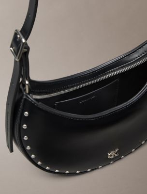 Женская сумка Calvin Klein Hardware Monogram Studded Crescent Shoulder, цвет: Чёрный — фото 3