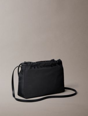 Женские сумки Calvin Klein Nylon Drawstring Monologo Crossbody — фото 2