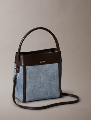 Женские сумки Calvin Klein Monogram Hardware Denim Bucket — фото 2