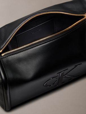 Женские сумки Calvin Klein Bold Monogram Slouchy Shoulder — фото 3