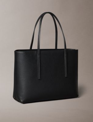 Женская сумка Calvin Klein Embossed Logo Small, цвет: Чёрный — фото 2