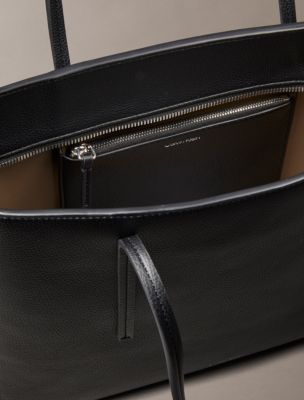 Женские сумки Calvin Klein Embossed Logo Small — фото 2