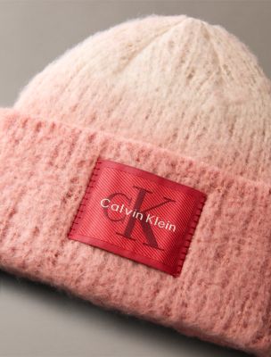 Женская шапка Calvin Klein Monologo Ombre Rib Beanie, цвет: Кешью / Рубиновый красный — фото 3