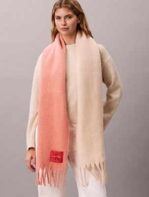 Женский шарф Calvin Klein Brushed Ombre Monologo, цвет: Кешью / Рубиновый красный — фото 4
