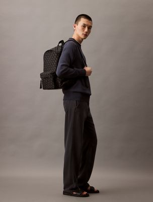 ☆ ☆ Men's Sluched Monogram Backpack 4G3116G UB1 Allover Monogram Logo Backpack | Calvin Klein