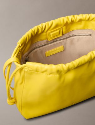 ハンドバッグ   Women's CKJ Drawstring Crossbody Ivory 4K3060GP Drawstring Crossbody Bag | Calvin Klein
