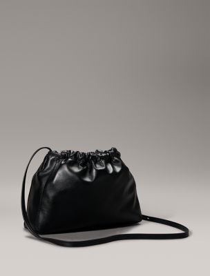 Женские сумки Calvin Klein Monogram Drawstring Crossbody — фото 2