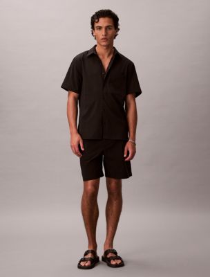 Мужские рубашки Calvin Klein Solid Seersucker Classic Button-Down Shirt — фото 2
