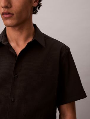 Мужские рубашки Calvin Klein Solid Seersucker Classic Button-Down Shirt — фото 3