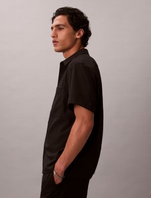 Мужские рубашки Calvin Klein Solid Seersucker Classic Button-Down Shirt — фото 4