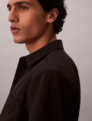 Мужские рубашки Calvin Klein Solid Seersucker Classic Button-Down Shirt — фото 6