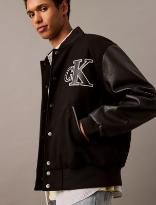 ■ ■ Men's Relaxed Fit Varsity CK Logo Patch Sho Varsity CK Logo Patch Crewneck Tee Calvin Klein® | LV04RB848GUB1