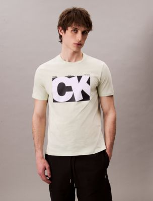[ ] CK Monogram Logo T-shirt ★大人気★ Monogram Logo Box Graphic Classic T-Shirt | Calvin Klein
