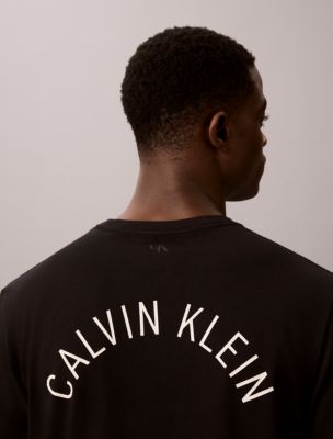 Мужские футболки Calvin Klein Travel Stamp Graphic Logo Tee — фото 2