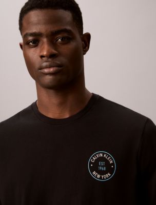 Мужские футболки Calvin Klein Travel Stamp Graphic Logo Tee — фото 3