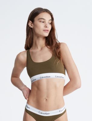 https://calvinklein.scene7.com/is/image/CalvinKlein/52263785_702_main