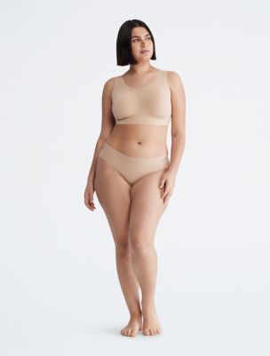Calvin Klein mannequins including thin and thick women 😊❤️ This