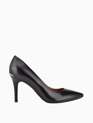 Calvin klein store gayle pumps