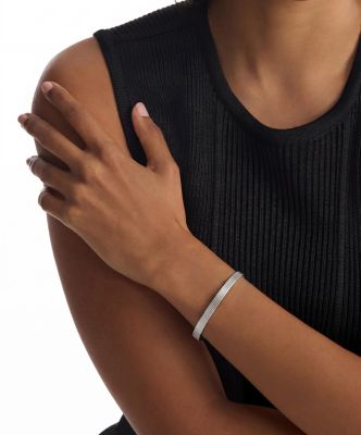 Женские аксессуары Calvin Klein Textured Linear Bracelet — фото 2