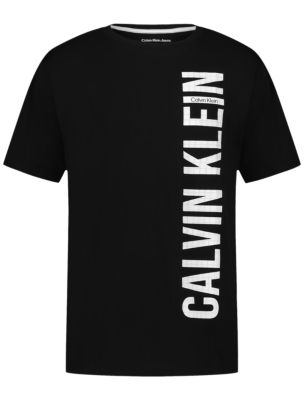 Футболка для мальчиков Calvin Klein Bold с крупным вертикальным логотипом, цвет: Чёрный