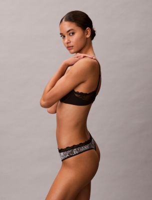 Трусы-стринги, кружево, микрофибра, стрейч — Calvin Klein — фото 2